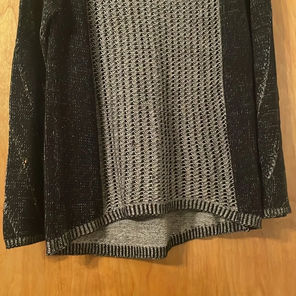 Women’s Lightweight Black and Tan Sweater - Picture 5 of 9